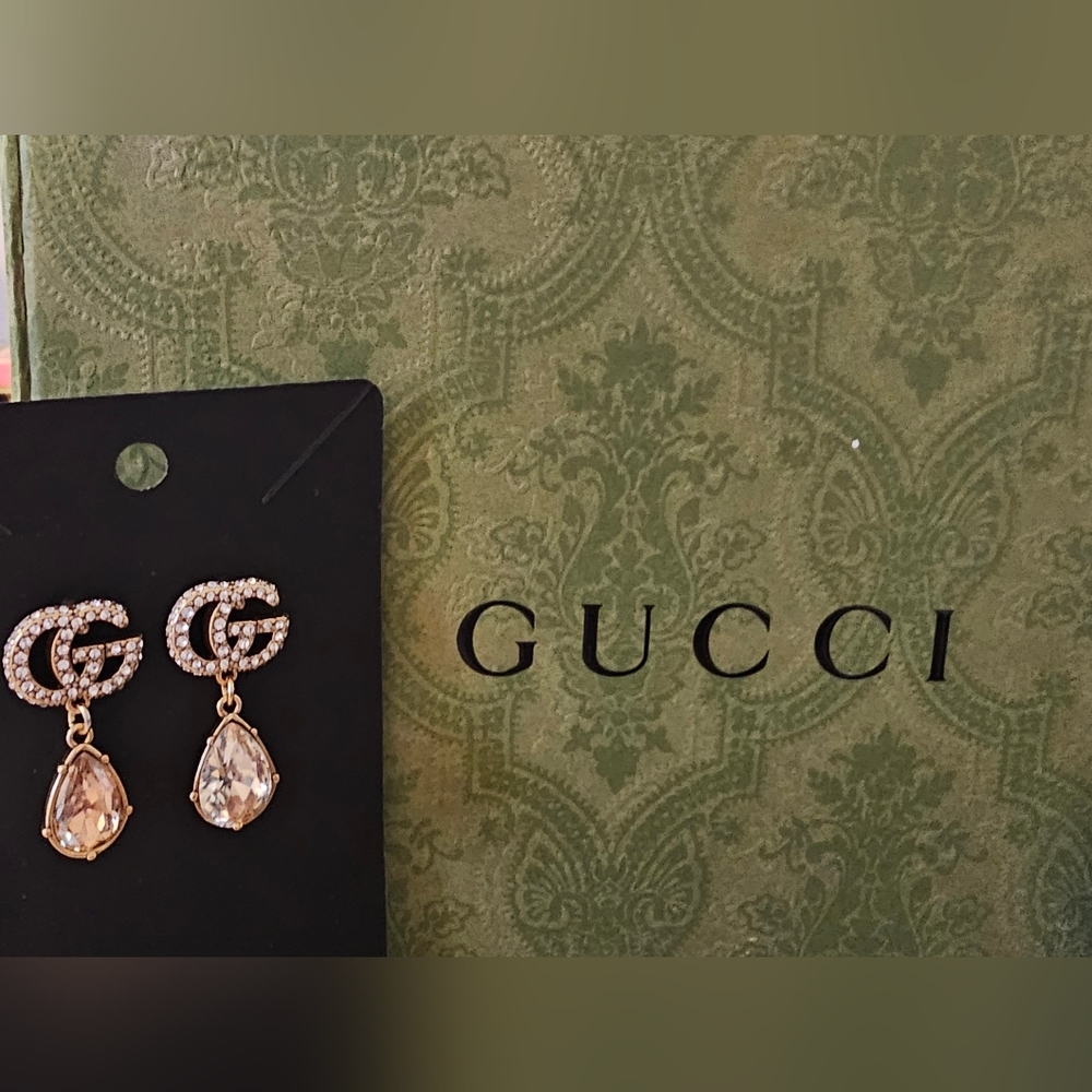 **SOLD** Authentic Gucci Gold Crystal Teardrop Earrings! Like New - Picture 3 of 8